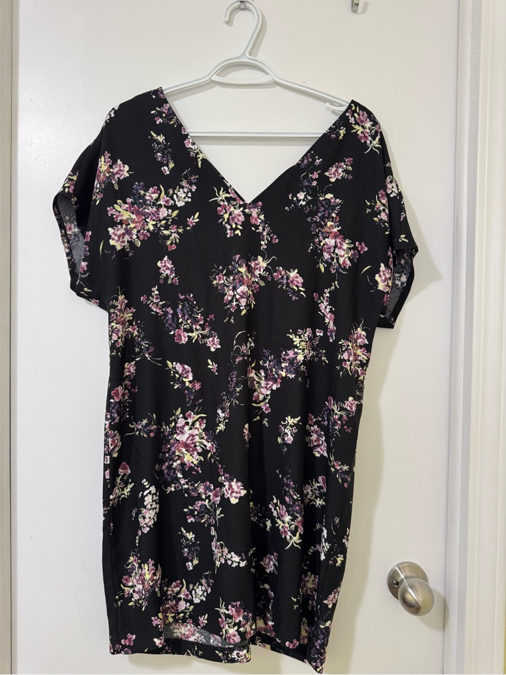 Dynamite Black Floral V-Neck Tunic